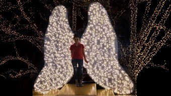 Loc foto Craciun Aripi de inger, figurina de exterior gigant, cu insertie luminoasa flash si suport metalic, iluminat festiv Craciun