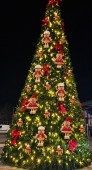 Brad luminos maxi complet decorat Crăciun 9 m înălțime Cookies for Christmas, brazi luminoși mari profesionali complet decorați pentru Crăciun, iluminat festiv profesional