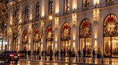 Coroniță luminoasa mare brad de exterior decorată 2 m diametru pentru fațadă clădire, decor Crăciun hotel primărie mall restaurant, coronițe brad Crăciun gigant